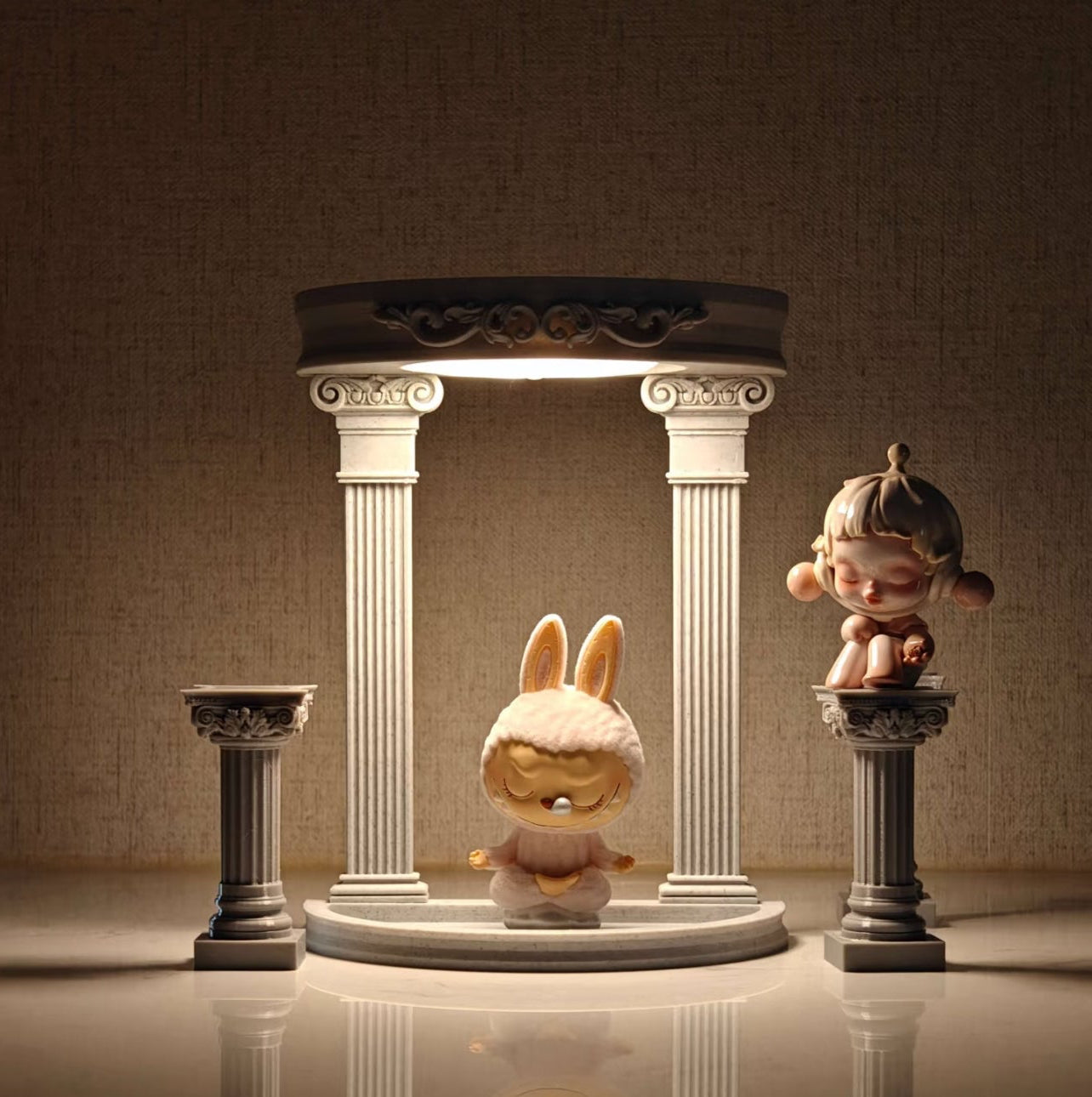 Roman Style Magnetic Absorption Backboard Inductive Night Light Figure Storage