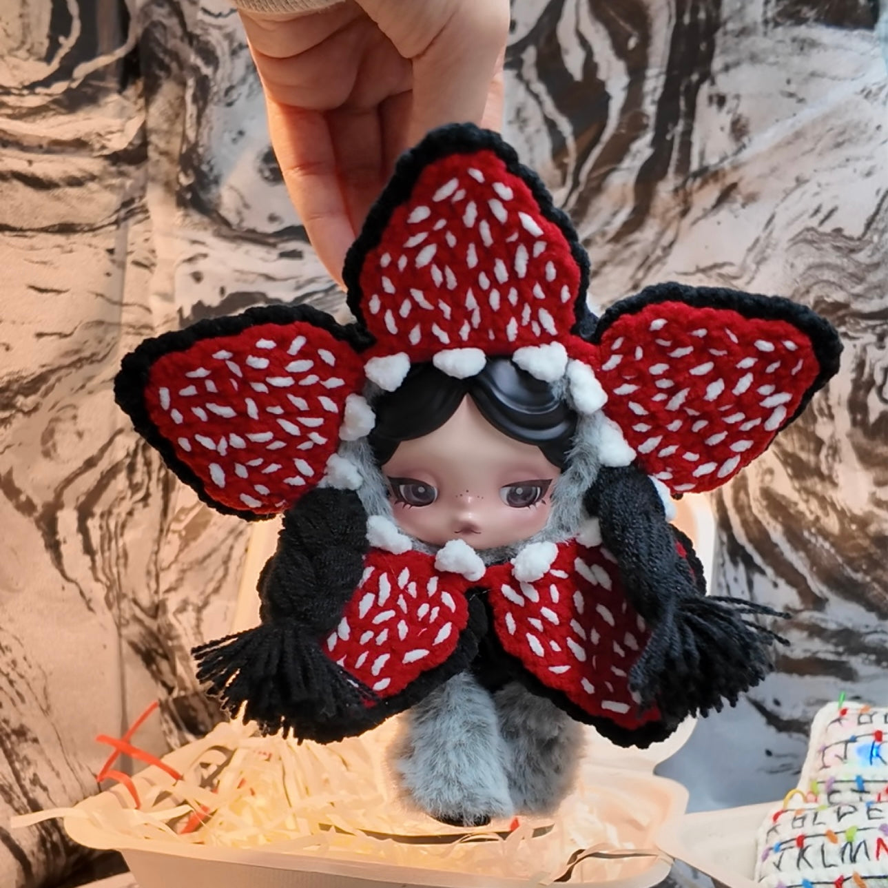 Handcrafted Stranger Things Demogorgon headpiece and the RUN alphabet light wall｜suitable for Labubu and Skullpanda