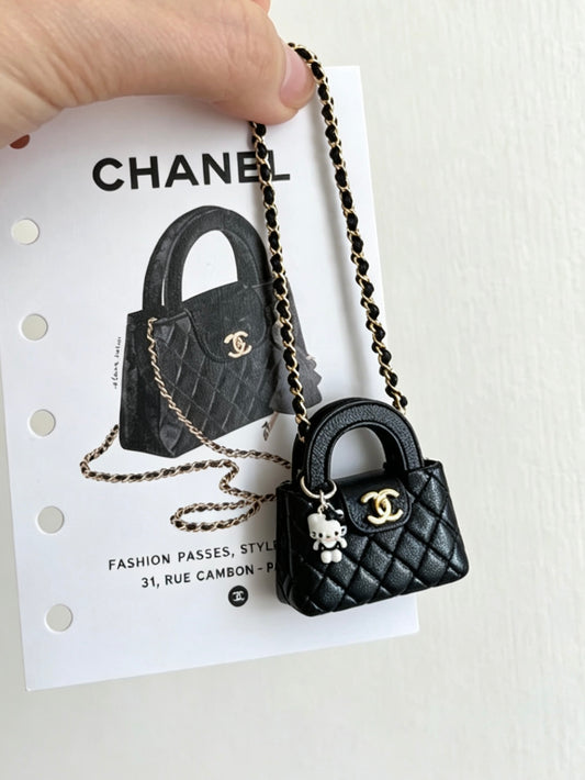 Accessories｜Chanel doll-sized bag with little Kitty